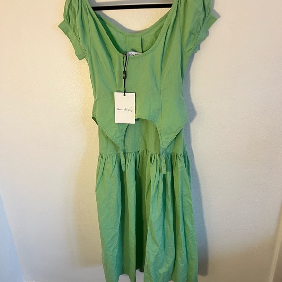NWT HOUSE OF SUNNY
RUSTIC COLD SHOULDER SUNDRESS - GRASS
GREEN, size 4 - Picture 5 of 7